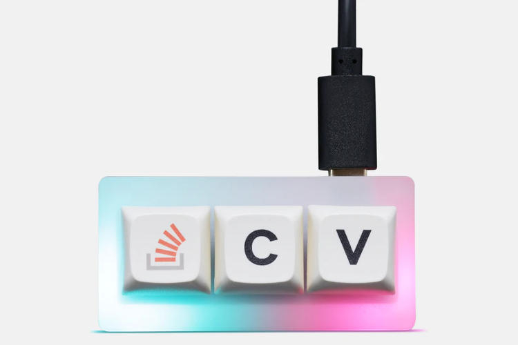 Вышла вторая версия трёхкнопочной клавиатуры Stack Overflow The Key — теперь с RGB-подсветкой