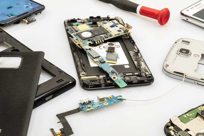Европа заставит делать смартфоны пригодными для ремонта, а электронику ремонтировать в течение 5–10 лет после покупки