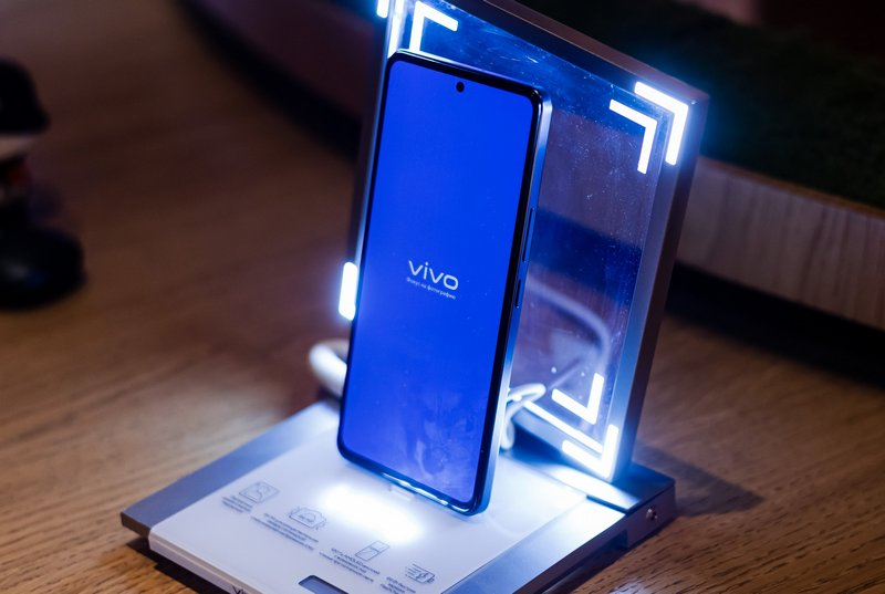 Vivo выпустила в России серию смартфонов V27 с Аура-подсветкой для съёмки портретов — от 24 тыс. рублей