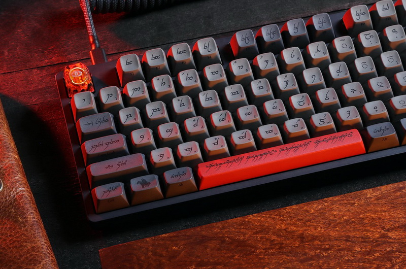 Представлена механическая клавиатура Саурона — Drop Black Speech Keyboard с раскладкой чёрного наречия из «Властелина колец»
