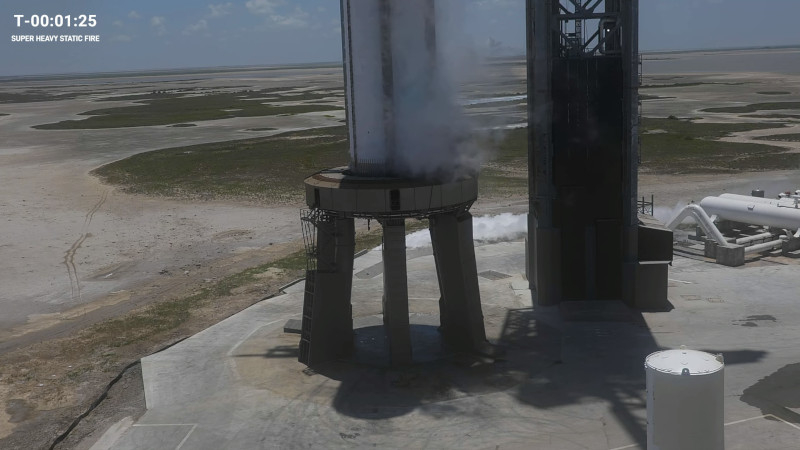 SpaceX провела в основном успешные огневые испытания ускорителя Super Heavy для ракеты Starship