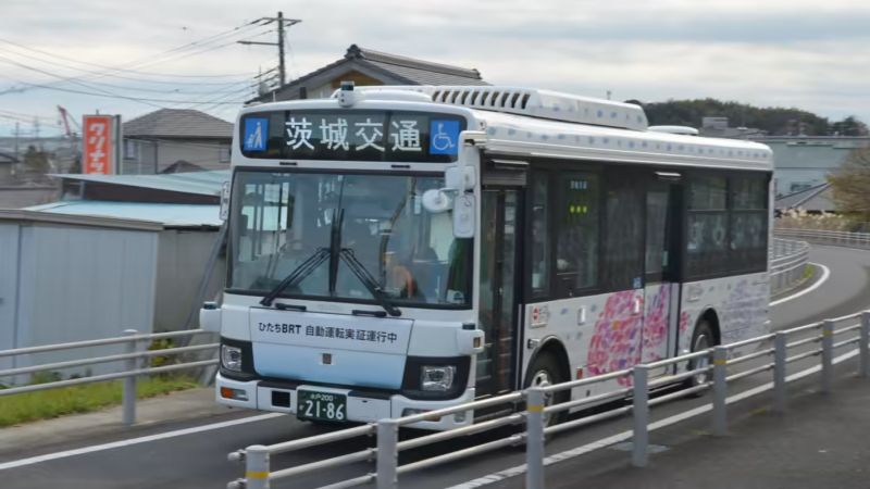 Беспилотные автобусы скоро начнут возить пассажиров в Японии — пока со страхующими водителями